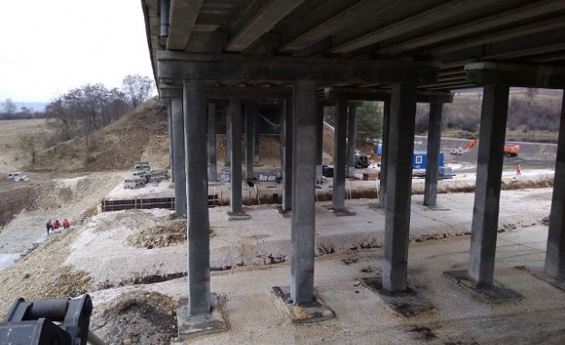 До края на май ще завърши ремонтът на носещите колони