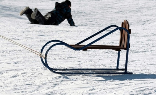 Шофьор от Сливен тегли сина си с шейна вързана за