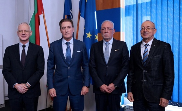 Национално представителните организации на работниците и служителите и на работодателите