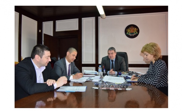 За подобряване на съвместната работа и ефективно взаимодействие при изпълнението