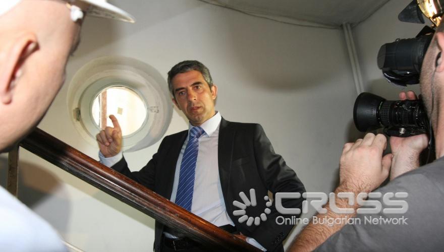 Днес,25 юли, министърът на регионалното развитие и благоустройството Росен Плевнелиев и зам. -министър Екатерина Захариева провериха хода на ремонтно-обновителните работи на многофамилна жилищна сграда на ул. „Цар Самуил" № 2 в София.