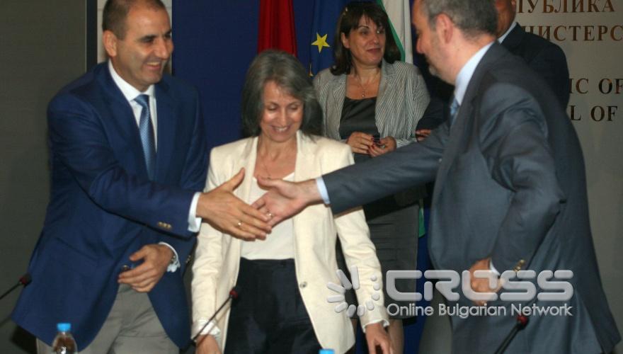 Днес,27 юли,в присъствието на министър-председателя Бойко Борисов, министърът по управление на средствата от Европейския съюз Томислав Дончев, заместник министър-председателят и министър на вътрешните работи Цветан Цветанов, министърът на правосъдието Маргарита Попова, главният прокурор Борис Велчев и посланикът на Конфедерация Швейцария в България Регина Ешер се подписаха Споразумение за Тематичен фонд „Сигурност".