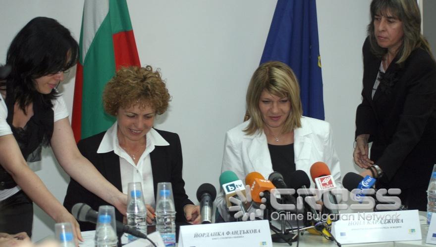 Днес, 27 юли, в сградата на МОСВ , зала Партер министърът на околната среда и водите Нона Караджова и кметът на София Йорданка Фандъкова подписаха договора за изграждане на интегрираната система за управление на отпадъците на столицата.
