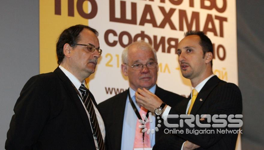 Днес, 24 април започна двубоя по шахмат за световната титла между Вишванатан Ананд и Веселин Топалов. 