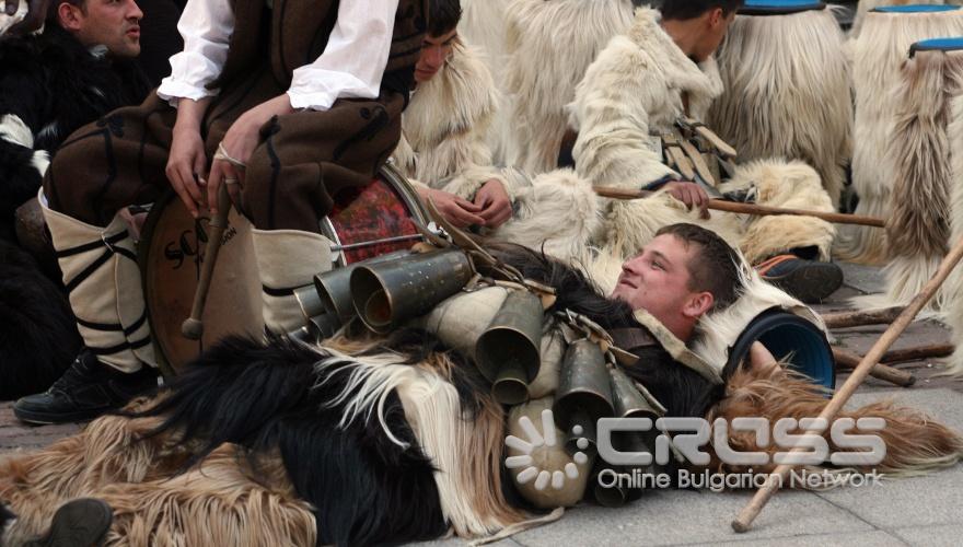 На 1 и 2 май, на сцена пред Народен театър "Иван Вазов" ще се проведе шестото издание на Международния фестивал за автентичен фолклор ". 