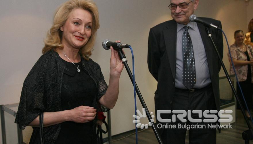 От днес до 20 юни в НДК ще се състои за 15-ти път традиционният Салон на изкуствата. Официалният старт е тази вечер със спектакъл на варненското Оперно Филхармонично Дружество, което представи в зала 1 оперите "Селска чест" на Маскани и "Палячи" на Леонкавало. 