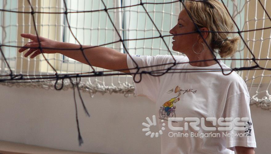 В столичното 73 СОУ с преподаване на чужди езици „Владислав Граматик” час по физическо възпитание проведе шампионката ни по спортна стрелба Мария Гроздева. 