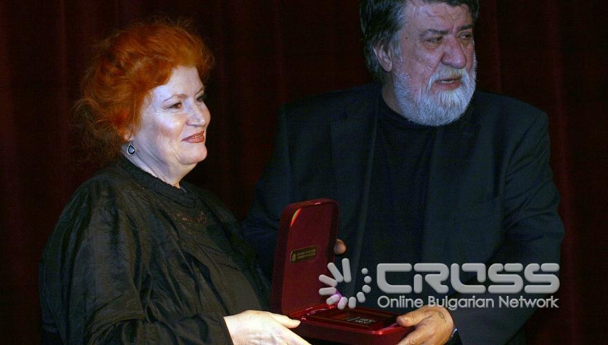 Министърът на културата Вежди Рашидов връчи днес, 20 май годишните награди на изявени творци и дейци на културата по случай 24 май - Деня на българската просвета и култура и на славянската писменост. 