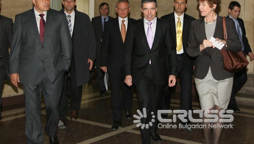 На пресконференция в Гранитната зала на Министерския съвет Премиерът Борисов и генералният секретар на НАТО Расмусен обявиха обсъдените теми. 