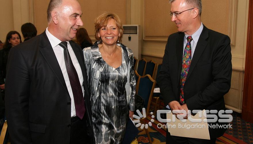 Днес, 28 май, в хотел Шератон, заместник-министърът на труда и социалната политика Валентина Симеонова откри конференция на тема „Борбата с бедността и социалното изключване - обществен консенсус за нова и ефективна политика". 