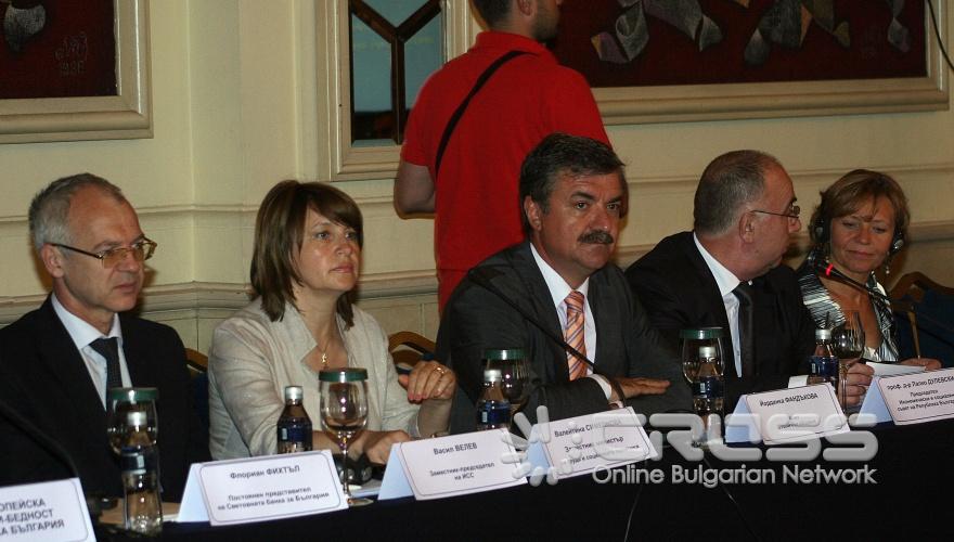 Днес, 28 май, в хотел Шератон, заместник-министърът на труда и социалната политика Валентина Симеонова откри конференция на тема „Борбата с бедността и социалното изключване - обществен консенсус за нова и ефективна политика". 