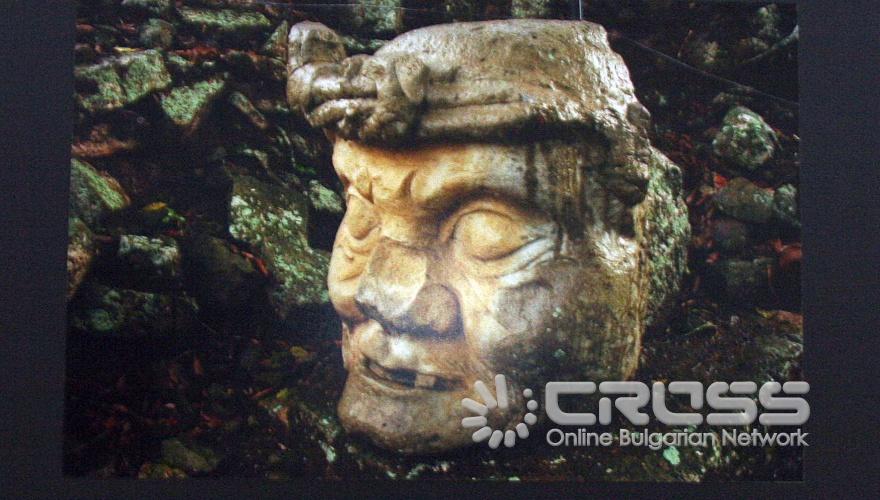 Министър Божидар Димитров откри в Столичната библиотека фотографската изложба „Рио Булгариа - българското присъствие в страната на маите". 