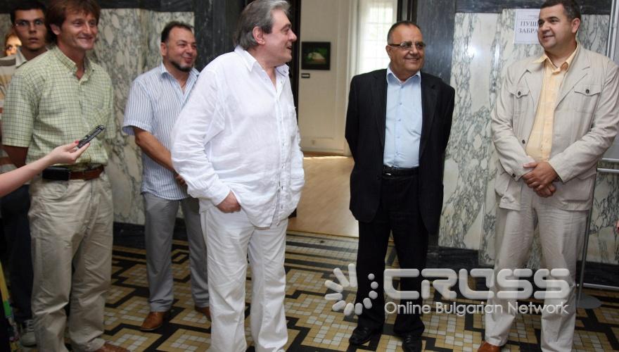 Министър Божидар Димитров откри в Столичната библиотека фотографската изложба „Рио Булгариа - българското присъствие в страната на маите". 