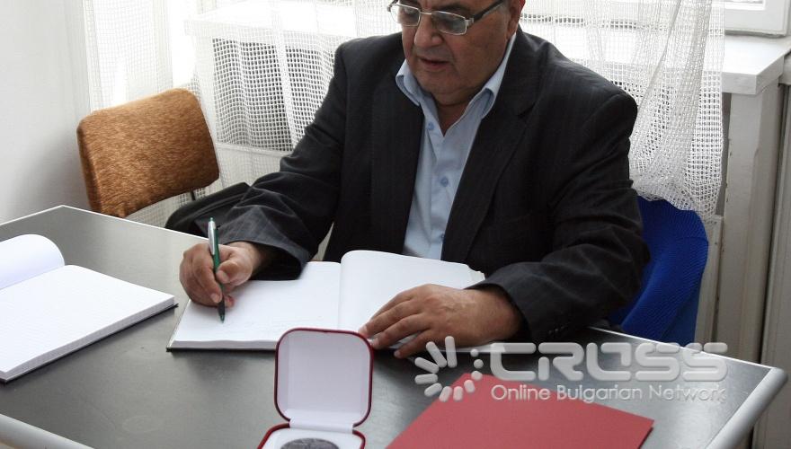 Министър Божидар Димитров откри в Столичната библиотека фотографската изложба „Рио Булгариа - българското присъствие в страната на маите". 