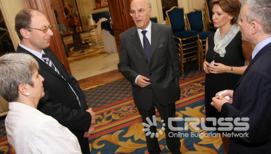 Публична лекция на тема "ЕС след испанското председателство" се проведе днес, 16 юни в хотел Шератон. 