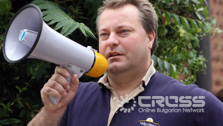 „Организация за обществена самозащита-Едно"организира протест срещу провеждането на гей парад в София пред столична община 