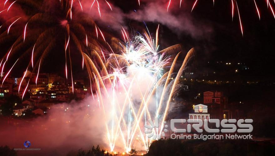 Светлинно 3D шоу във Велико Търново