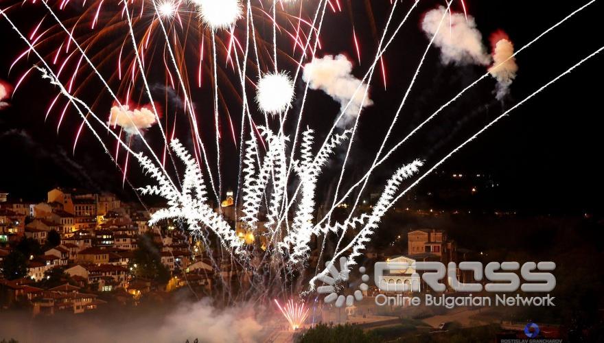 Светлинно 3D шоу във Велико Търново