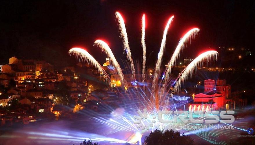 Светлинно 3D шоу във Велико Търново