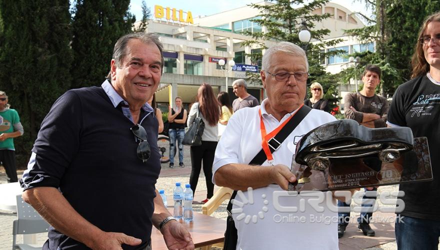 Централната пешеходната алея на Стара Загора събра над 100 ретро автомобила