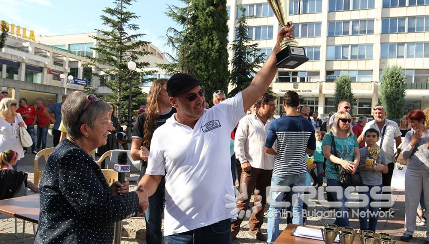 Централната пешеходната алея на Стара Загора събра над 100 ретро автомобила