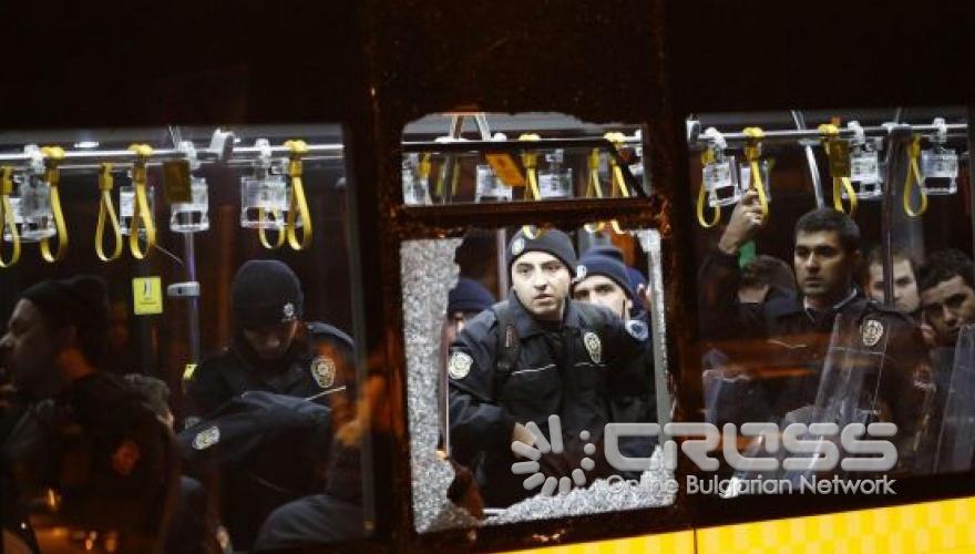 Атентатори убиха 29 души след мач на Бешикташ в Истанбул