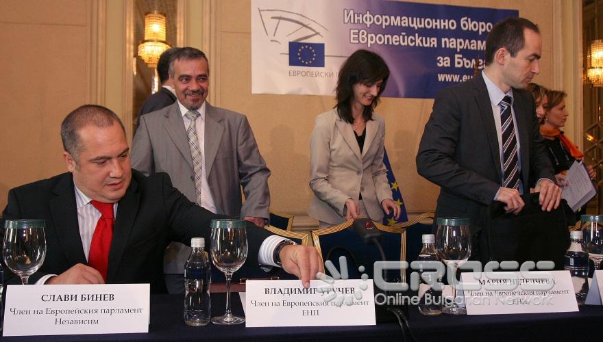 Днес,9 юли, информационното бюро на Европейския парламент за България организира, в партньорство с Паневропейския съюз, публична среща с българските членове на ЕП на тема "България в ЕП - година І" 