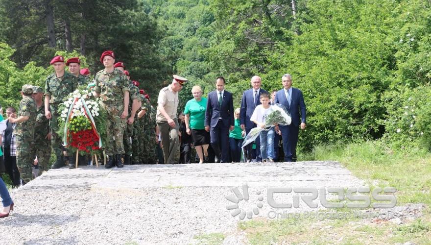 Сред официалните гости бяха председателят на Народното събрание Димитър Главчев и депутати