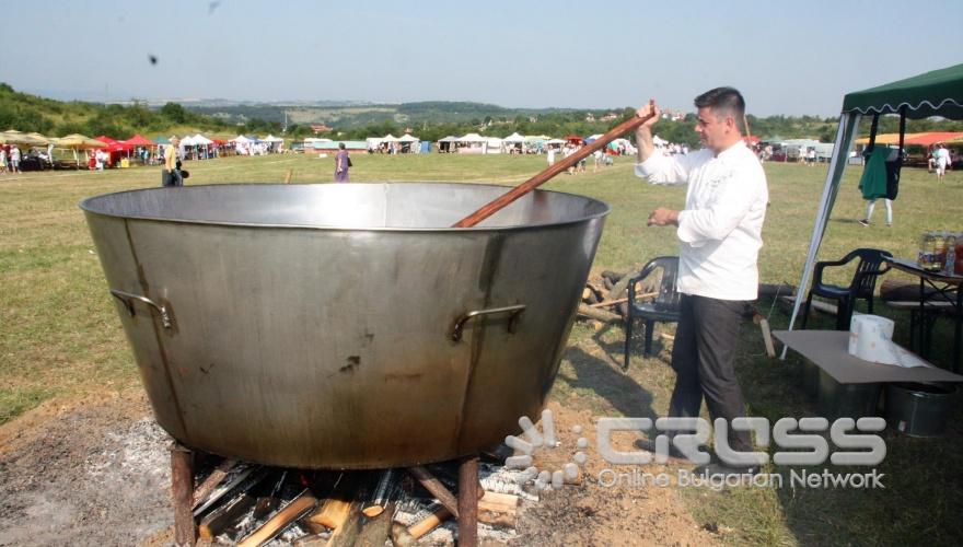 Най-голямата автентична българска сватба край Арбанаси
