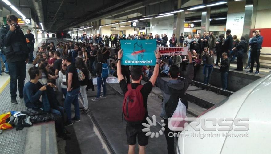 Блокирана беше най-голямата гара на Барселона - Сантс