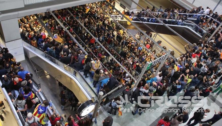 Пълна блокада беше наложена и на гарата в Жирона