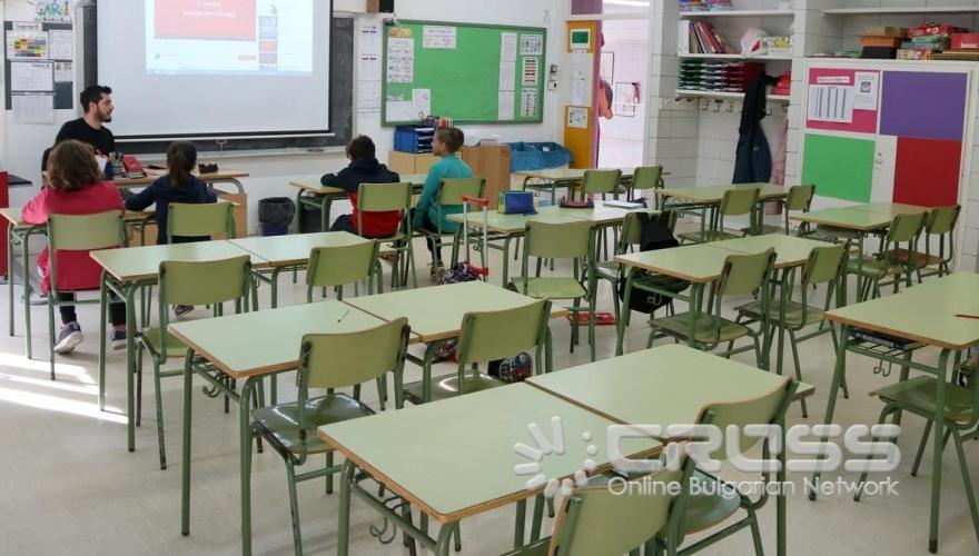 Стачката стигна и до класните стаи, като мнозина родители не пуснаха децата си на училище