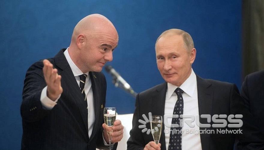 Путин се снима с Пеле, Марадона и други футболни звезди