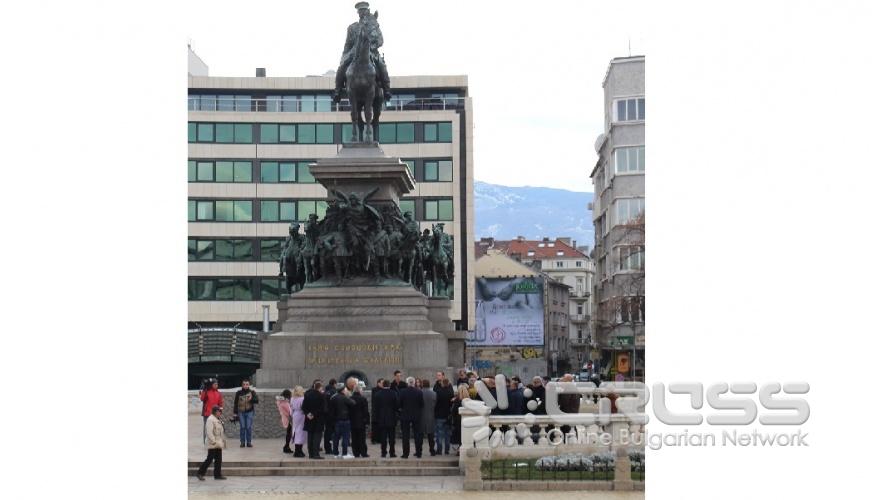 Българо-руска делегация поднесе цветя пред паметника на цар Освободител по случай 140-годишнината от Плевенската епопея