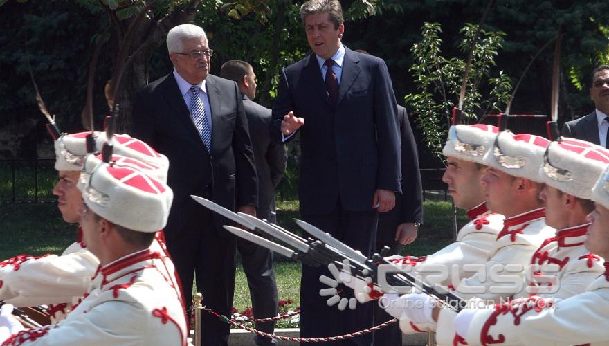 Президентът на Палестинската власт Махмуд Абас пристига на официално посещение в България. Церемонията по официалното му посрещане беше на пл. “Св. Александър Невски”.След това беше положен на венец пред Паметника на Незнайния воин