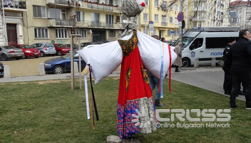 Десетки руснаци се събраха в столицата, за да отпразнуват Масленица