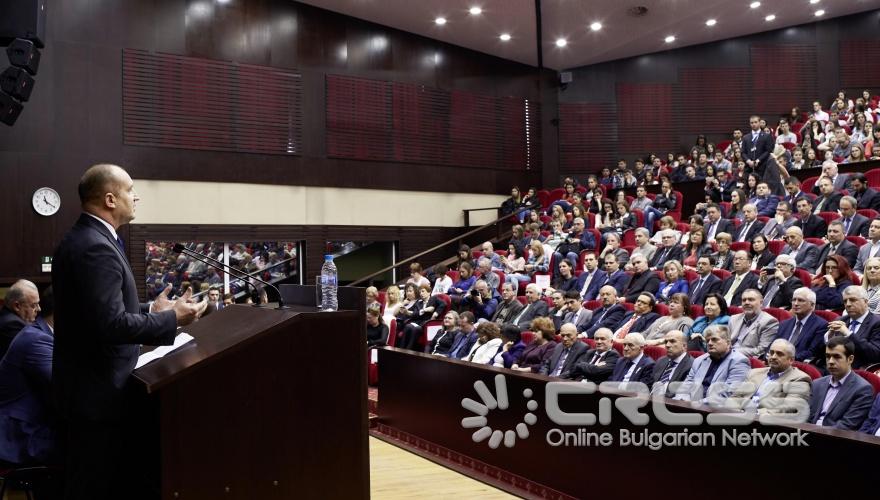 Публична лекция на Румен Радев в УНСС