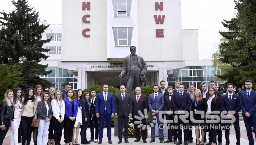 Публична лекция на Румен Радев в УНСС