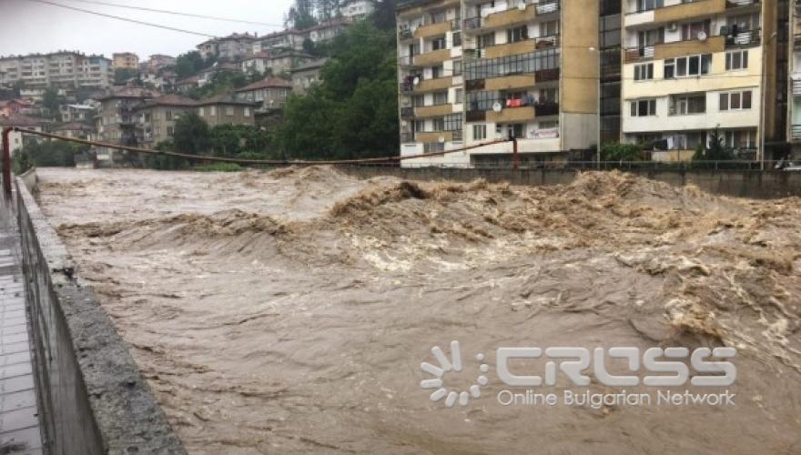 Бедствието в страната в снимки
