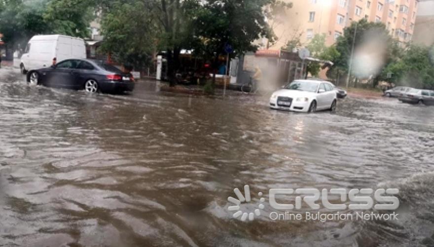 Бедствието в страната в снимки