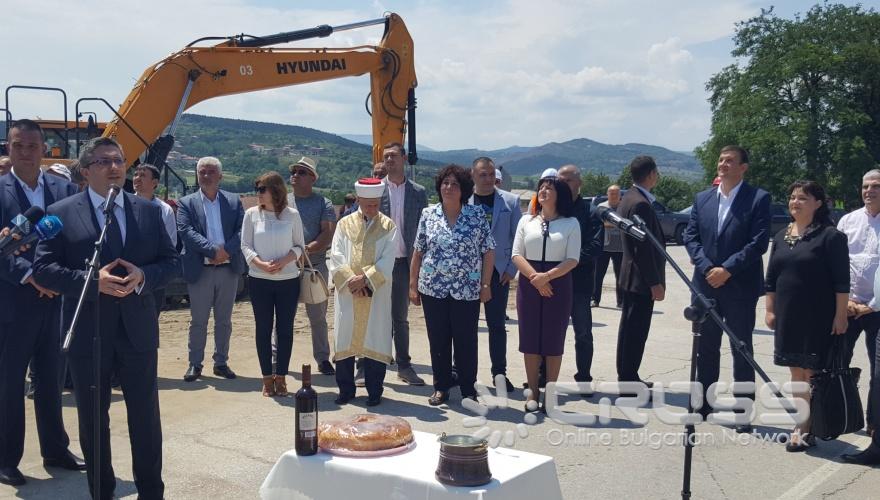 Стартира ремонт на пътя Момчилград - Ивайловград