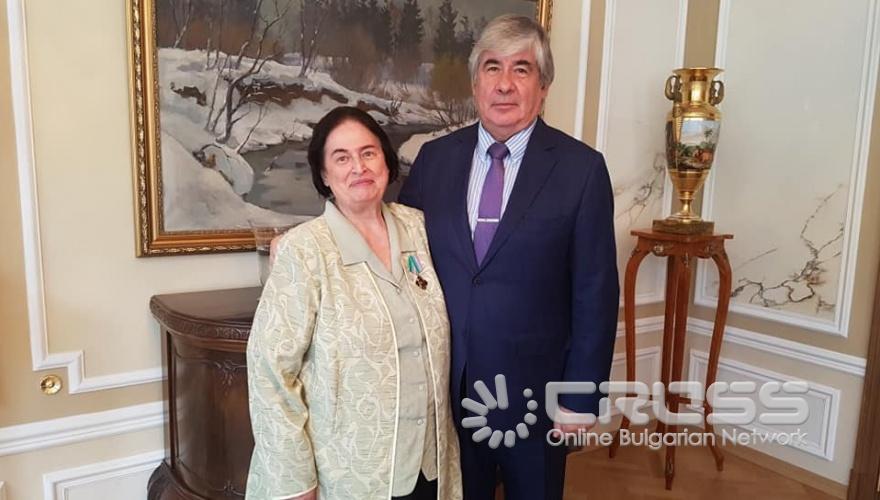 Посланик Макаров връчи медал на Райна Терзиева