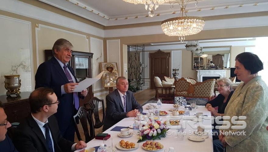 Посланик Макаров връчи медал на Райна Терзиева