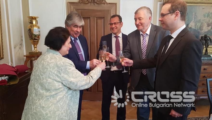 Посланик Макаров връчи медал на Райна Терзиева