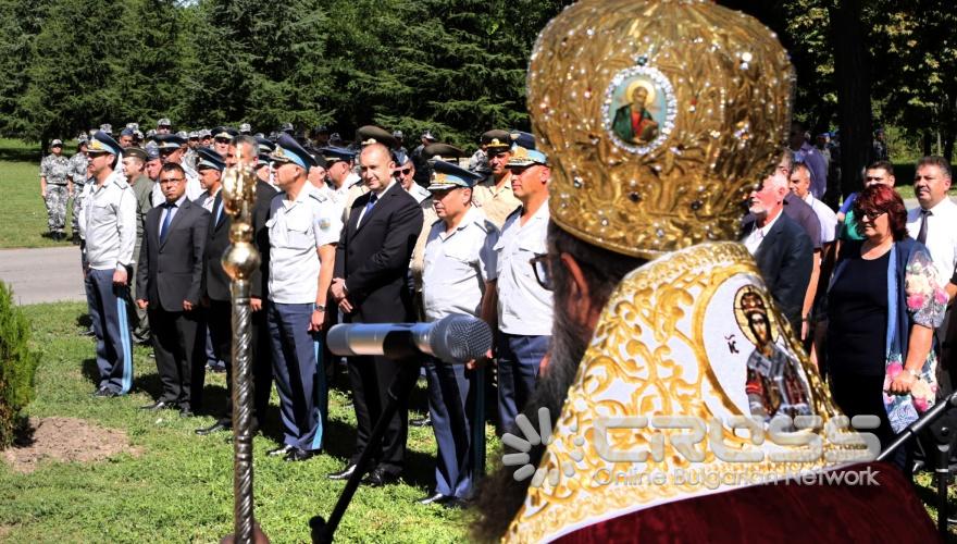 Освещаването на храм в авиобаза Граф Игнатиево