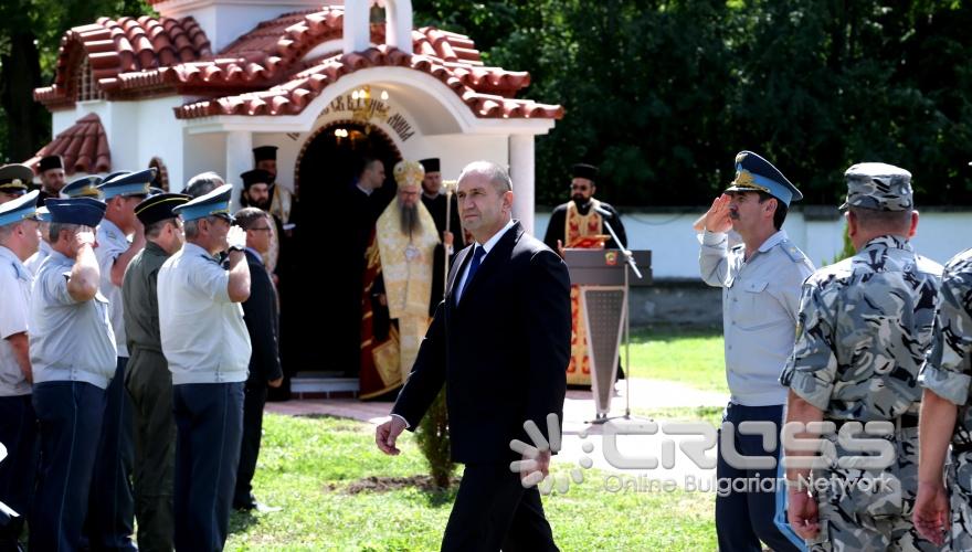 Освещаването на храм в авиобаза Граф Игнатиево