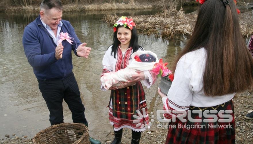 Бабинден - традициите са живи