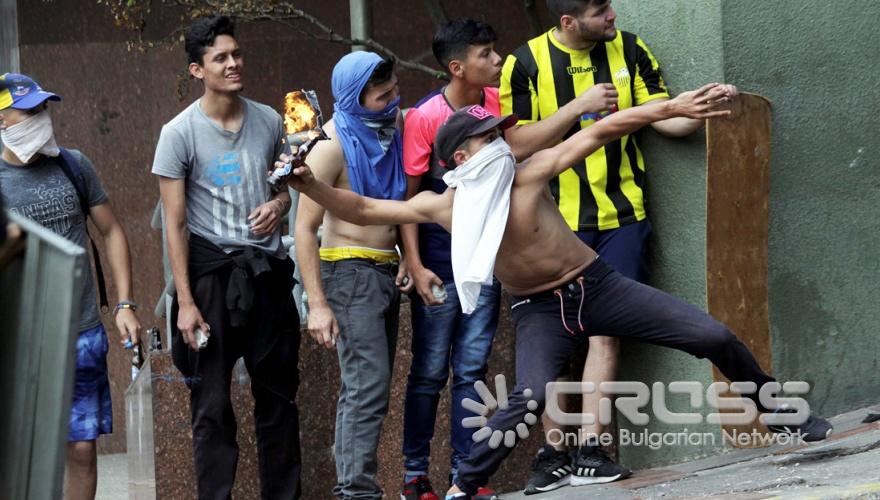 Масови безредици и преврат във Венесуела