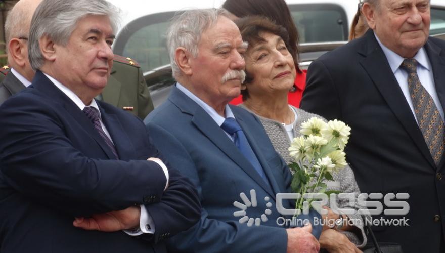 Отбелязване на Деня на космонавтиката пред паметника на Юрий Гагарин в Банкя