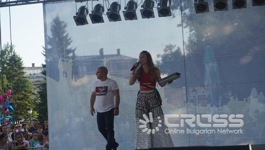 В Русе се проведе традиционният Русенски карнавал, който с времето се превърна в най-пъстрото и най-значимо събитие в културния календар на града, представляващо свободата на изявата, чрез всички форми на уличния пърформанс – шествия, танци, игри, състезания. Централната част на града се превърна в сцена, на която многобройни маскирани и талантливи участници се включиха в множество забавления и игри, придружени с атрактивни награди.